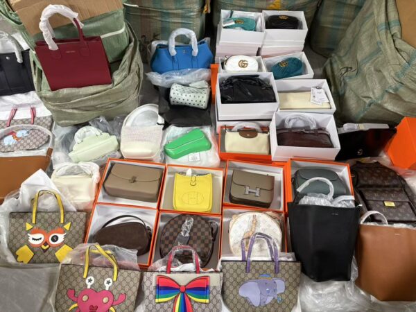 MOQ100pcs Mixed Bags Leftover Stock Bags for Sale