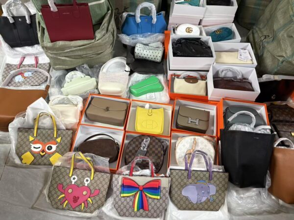 MOQ100pcs Mixed Bags Leftover Stock Bags for Sale