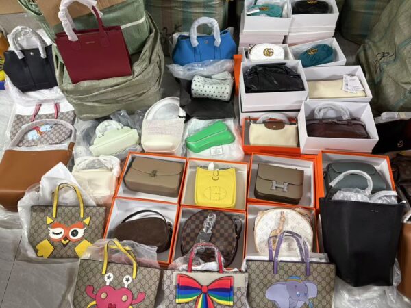 MOQ100pcs Mixed Bags Leftover Stock Bags for Sale