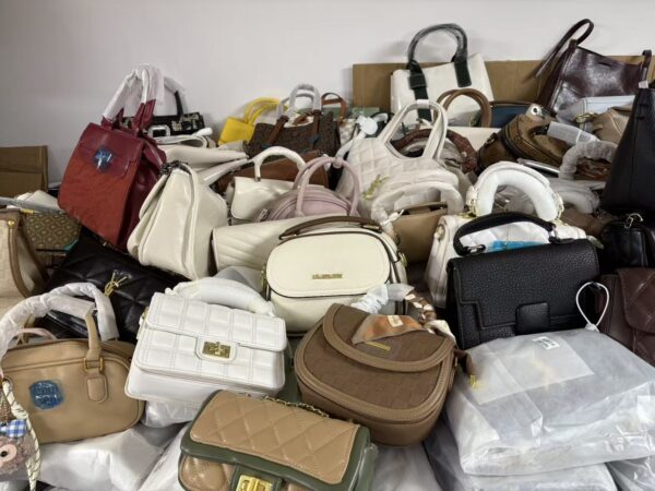 MOQ100pcs Mixed bags Wholesale Ladies Handbag Slingbag