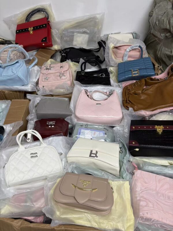 MOQ100pcs Mixed Bags Leftover Stock Bags for Sale