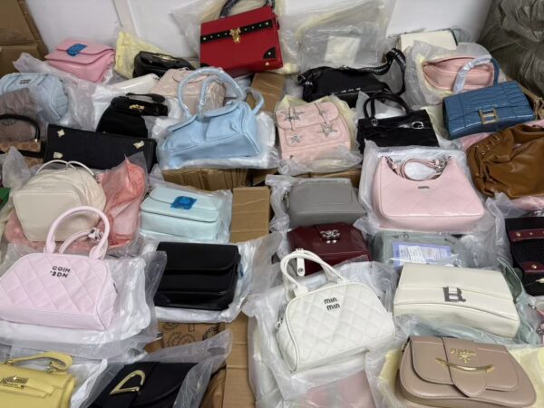 MOQ100pcs Mixed Bags Leftover Stock Bags for Sale
