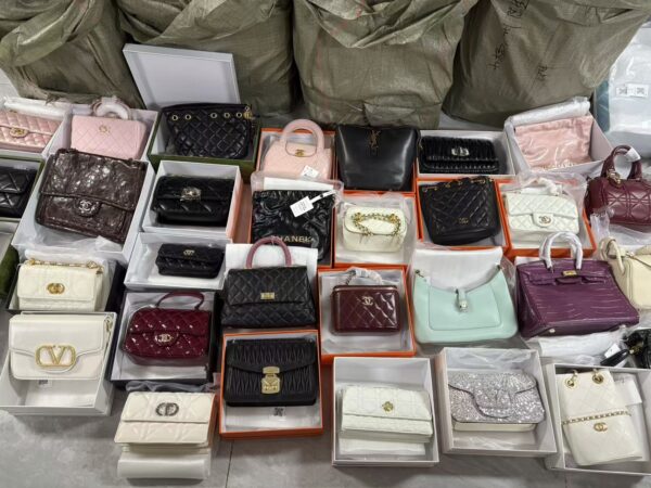 MOQ100pcs Mixed Bags Leftover Stock Bags for Sale