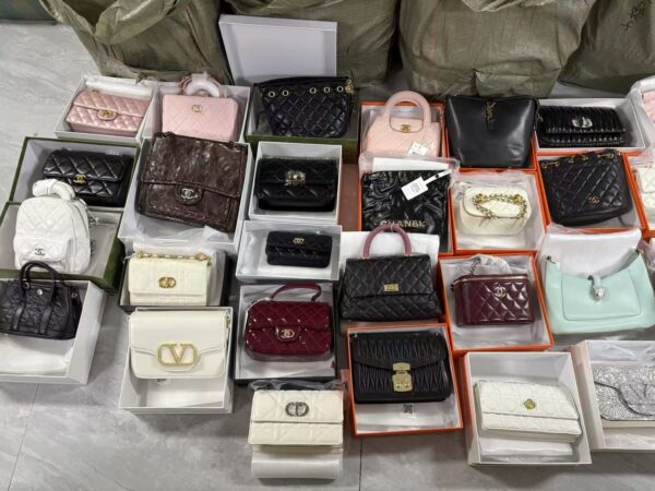 MOQ100pcs Mixed Bags Leftover Stock Bags for Sale