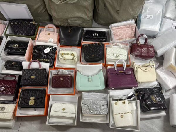 MOQ100pcs Mixed Bags Leftover Stock Bags for Sale