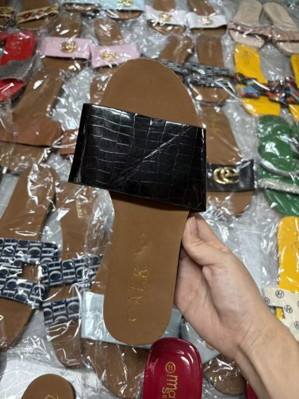 Women's Mixed Slippers Lot | Assorted Styles & Sizes (35-41) | Leftover Stock